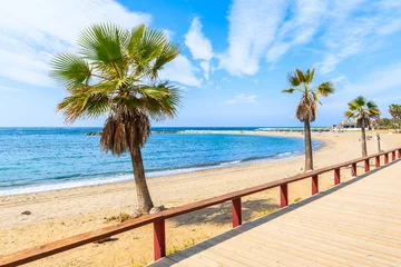 Cercles muraux Plage de Bolonia, Tarifa, Espagne Coastal walkway and palm trees on beach in Marbella town, Spain