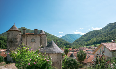 Fototapeta na wymiar Château de Seix commune française d' Ariège