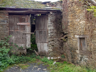 Fototapeta na wymiar People used to live in this abandoned property - Pintin, Galicia, Spain