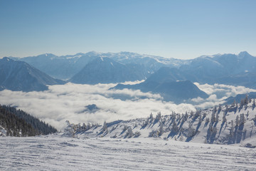 Obraz premium Panoramic winter mountain landscape with mountains and clouds over skiing slope