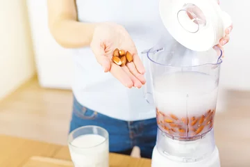 Papier Peint photo Milk-shake Preparing detox fruits smoothie in blender