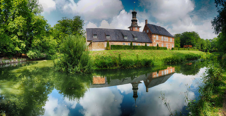 Schloss vor Husum – in der Hafenstadt Husum im Bundesland Schleswig-Holstein – Panorama - HDR