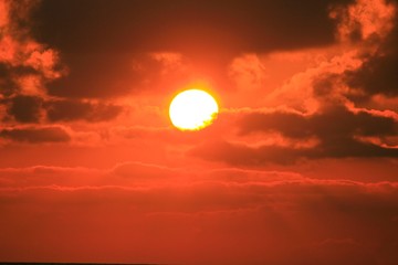 Nubes y puesta de sol