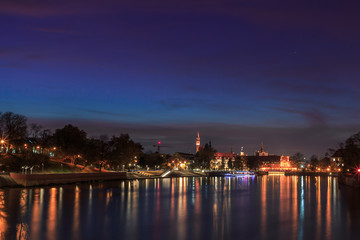 Fototapeta premium night view of the river Oder and the city of Wroclaw