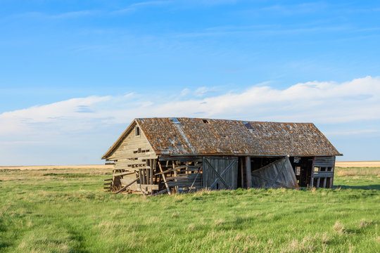 old abandoned barn in field