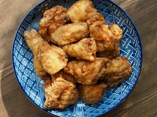 한국의 간장양념 후라이드 치킨 