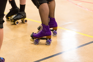 Obraz premium Roller derby players compete against each other