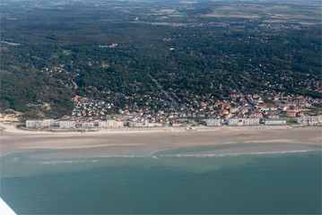 vue aérienne de la ville balnéaire de Hardelot-PLage dans le Pas-de-Calais en France