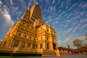Wat Bang Thong(Wat Mahathat Wachiramongkol), a beautifully sculptured temple in good design, popular tourists worship and worship, located in Tambon Na Nuea, Amphoe Ao Luek, Krabi.
