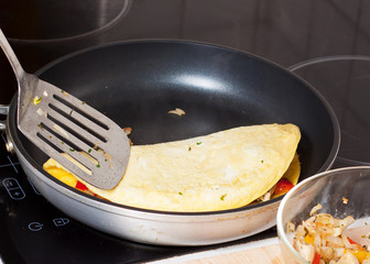 Preparation of Mexican chicken omelette