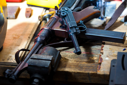 Luger pistol and mashinegun MP 38