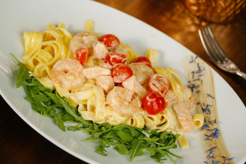 pasta with tomato and shrimp