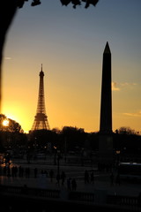 Coucher de soleil sur la tour Eiffel et l'Obélisque de la Concorde