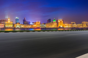 Obraz premium Empty asphalt road along modern commercial buildings in China's cities