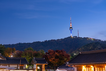 Obraz premium Autumn Namsangol Hanok Village.