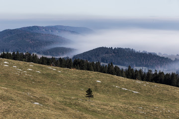 La mer de brouillard sur la plaine depuis le Chasseron. (Jura suisse)
