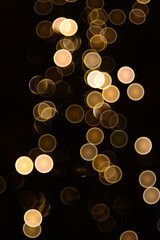 goldene Kreise auf schwarz