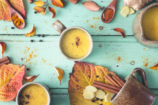 Turmeric Golden Milk or Turmeric Moon Milk ou Lait d'Or au Curcuma