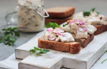 Herring sandwiches with red onion, apple, mustard and parsley.