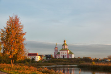 Fototapeta na wymiar Suzdal, Ilinsky church in autumn day. Russia