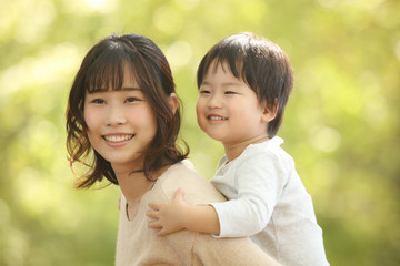 笑顔の親子