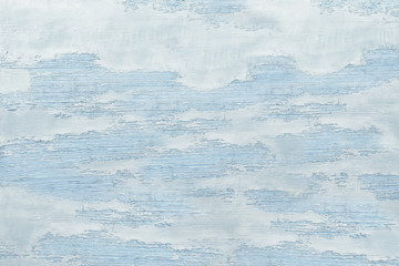 木にセメントを塗った壁