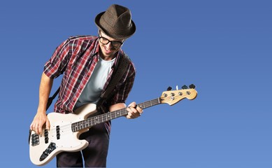 Obraz premium Man playing guitar on light background