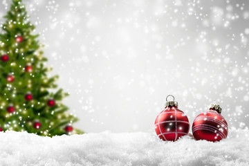 weihnachtsbaum, christbaumkugeln, schnee