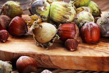 hazelnut with shell and craked and hazelnut leaves.