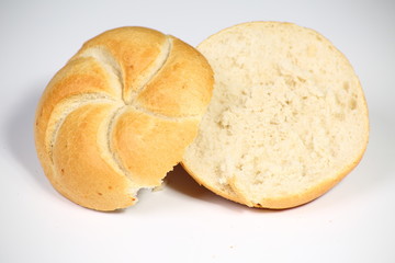 Bodegón de comida sobre fondo blanco