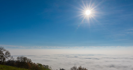 Sonne über dem Nebel - Nebelfeld - hochnebel