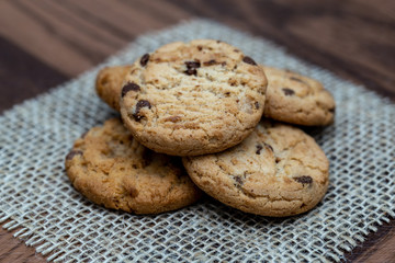 Several tasty cookies, whole or with drops of chocolate, in high resolution photography with quality. Photos of homemade cookies for dissemination