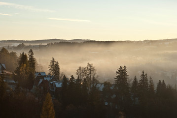mgła w dolinie