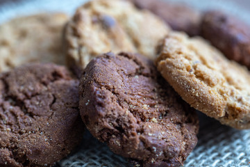 Several tasty cookies, whole or with drops of chocolate, in high resolution photography with quality. Photos of homemade cookies for dissemination
