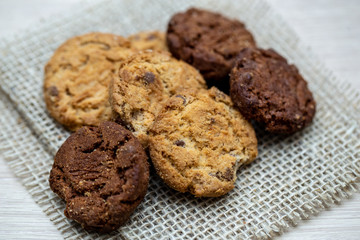 Several tasty cookies, whole or with drops of chocolate, in high resolution photography with quality. Photos of homemade cookies for dissemination