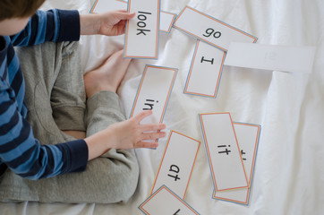 Learning to read with flash cards