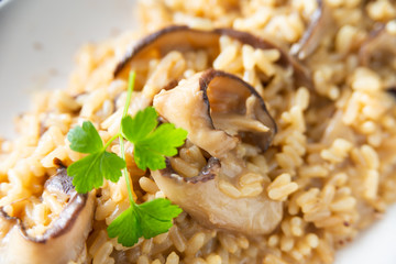 Risotto allo zafferano e funghi 