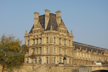 Fototapeta na wymiar Une aile du Louvre