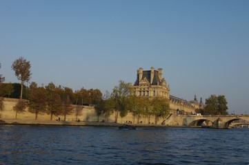 Obraz premium Vue sur le pont des arts et le musée du Louvre