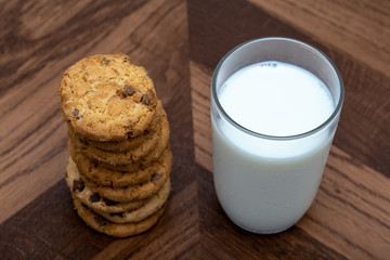  Photograph of a glass of milk with homemade cookies. American type cookie, tasty and very beautiful.