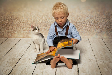 der Katze ein Buch vorlesen