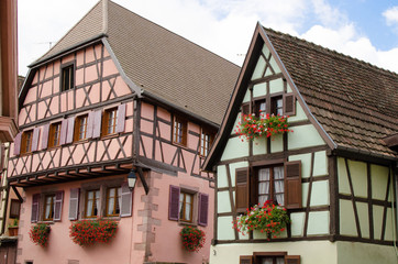 traditionelles Fachwerkhaus in Riquewihr, Elsass 