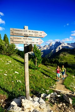 Hikers on the ascent from the Prato Piazza to the summit of the Durrenstein, in the back the summit of Monte Cristallo, Sexten Dolomites, Alta Pusteria, South Tyrol, Italy, Europe