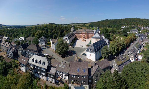 Old town with Berleburg Castle, Bad Berleburg, health resort, Wittgensteiner Land, district Siegen-Wittgenstein, North Rhine-Westphalia, Germany, Europe