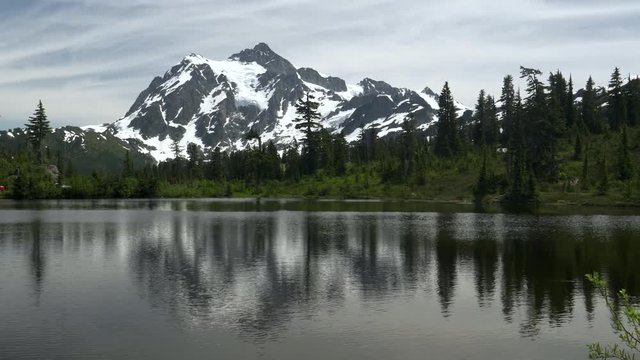 morning shot of mt shuksan and picture lake at mt baker national park in the us pacific northwest