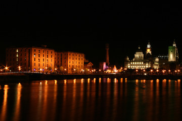 Fototapeta premium Liverpool Docks by Night