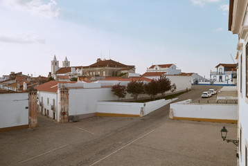 Old square in Avís