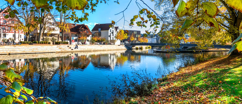 Uferpromenade am Longwyplatz in Nagold