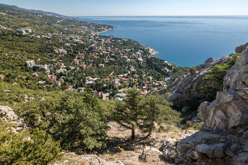 Fototapeta na wymiar View of the village Simeiz from the mountain Kosh-Kaya