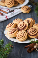 Obraz na płótnie Canvas Homemade cinnamon cookies in the shape of a spiral on a plate